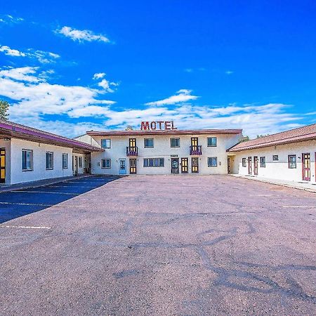 Love Hotels Silver Street By Oyo At Hurley Wi Exterior photo
