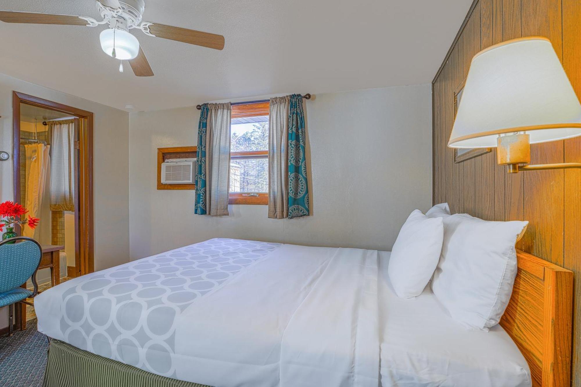 Love Hotels Silver Street By Oyo At Hurley Wi Exterior photo