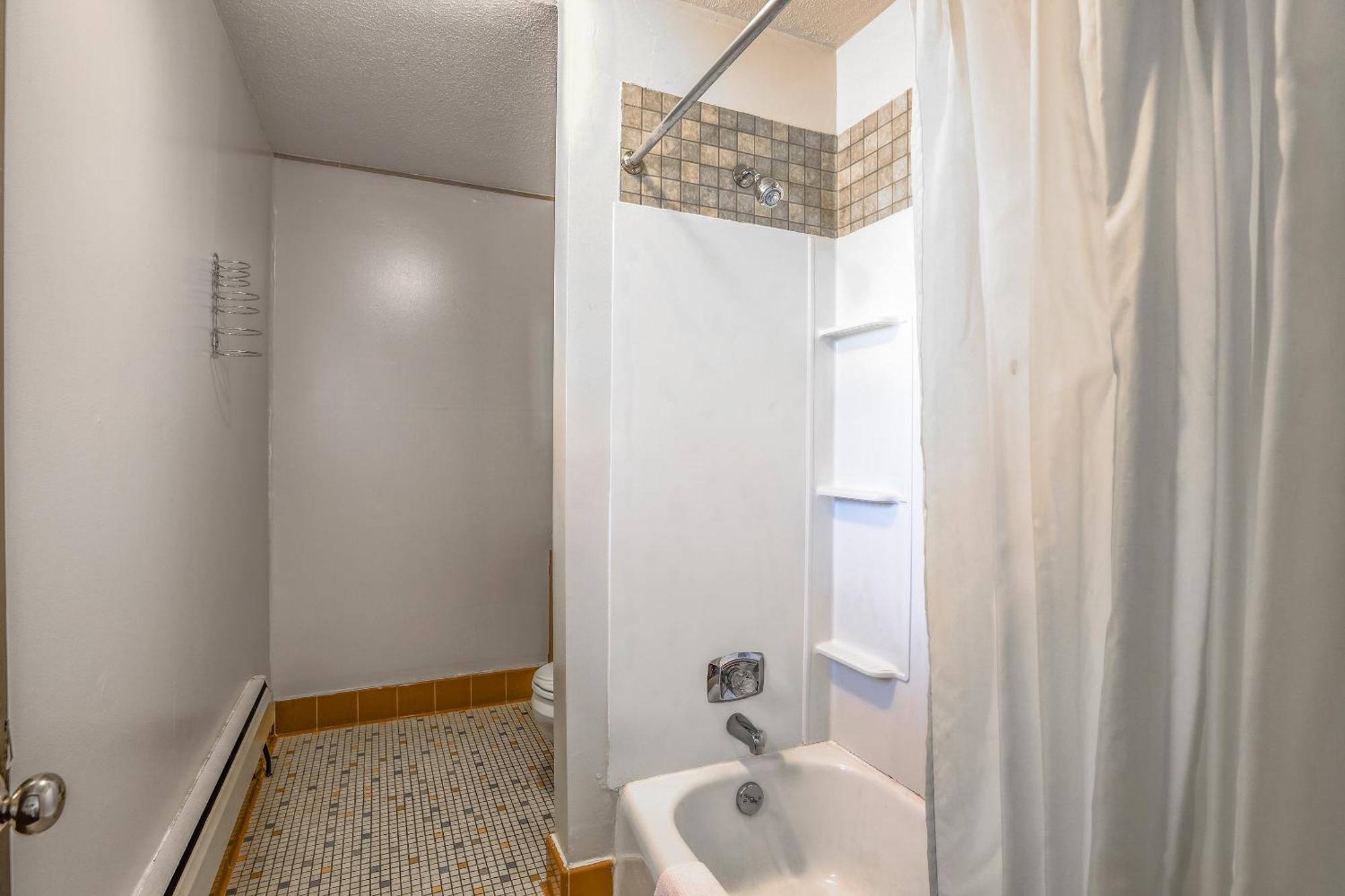 Love Hotels Silver Street By Oyo At Hurley Wi Exterior photo