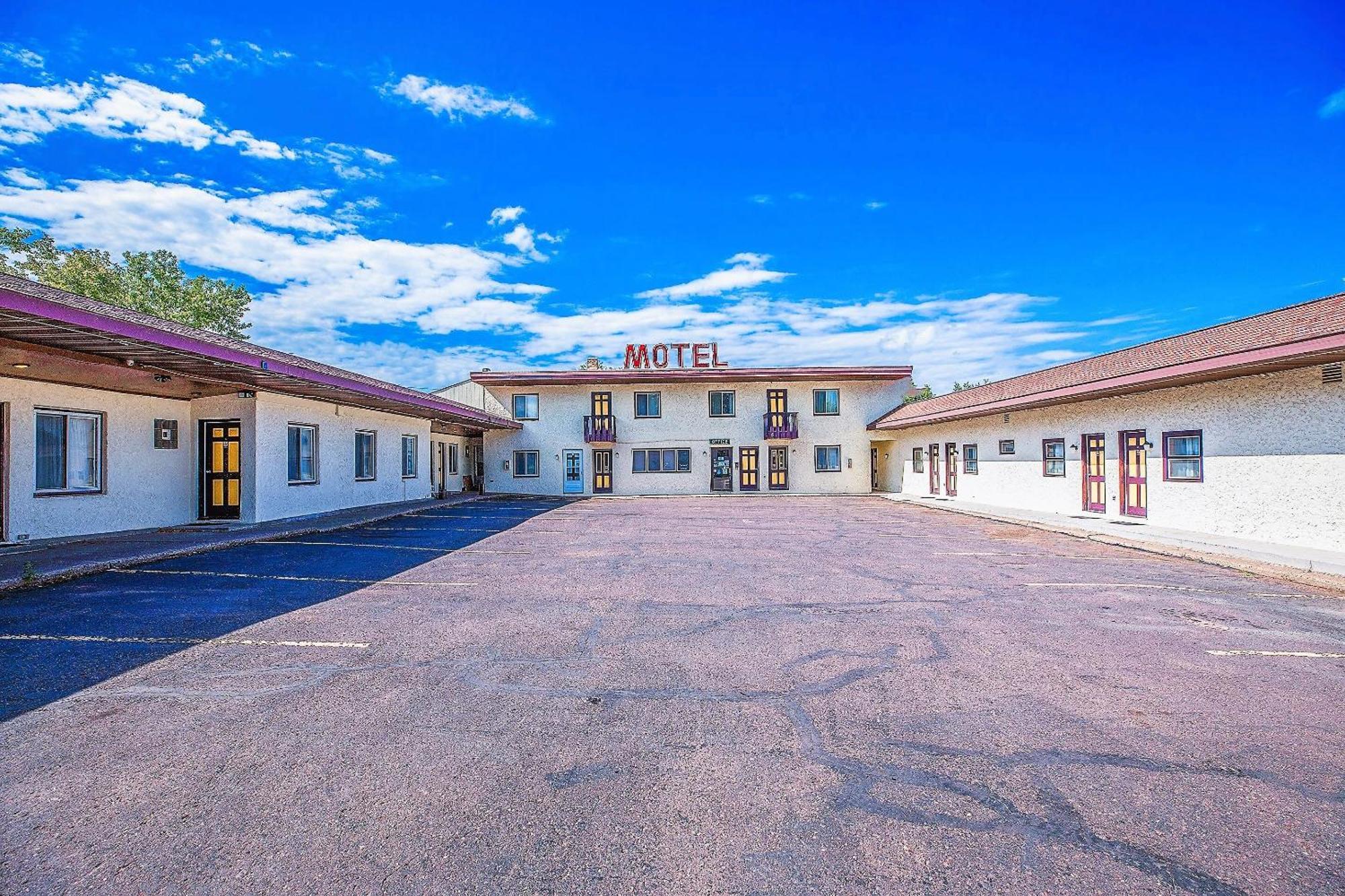 Love Hotels Silver Street By Oyo At Hurley Wi Exterior photo