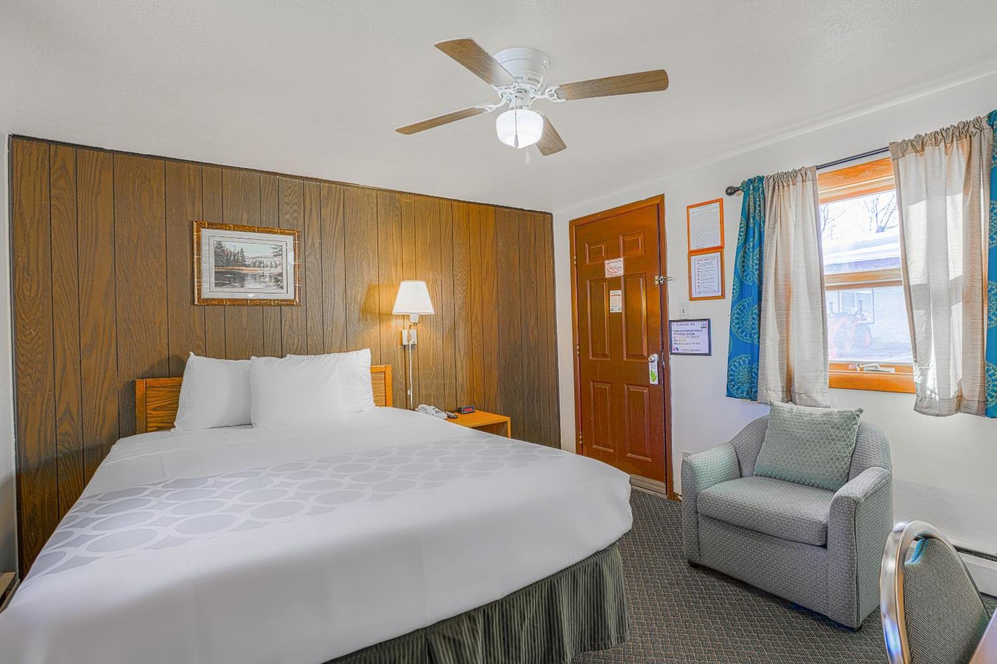 Love Hotels Silver Street By Oyo At Hurley Wi Exterior photo