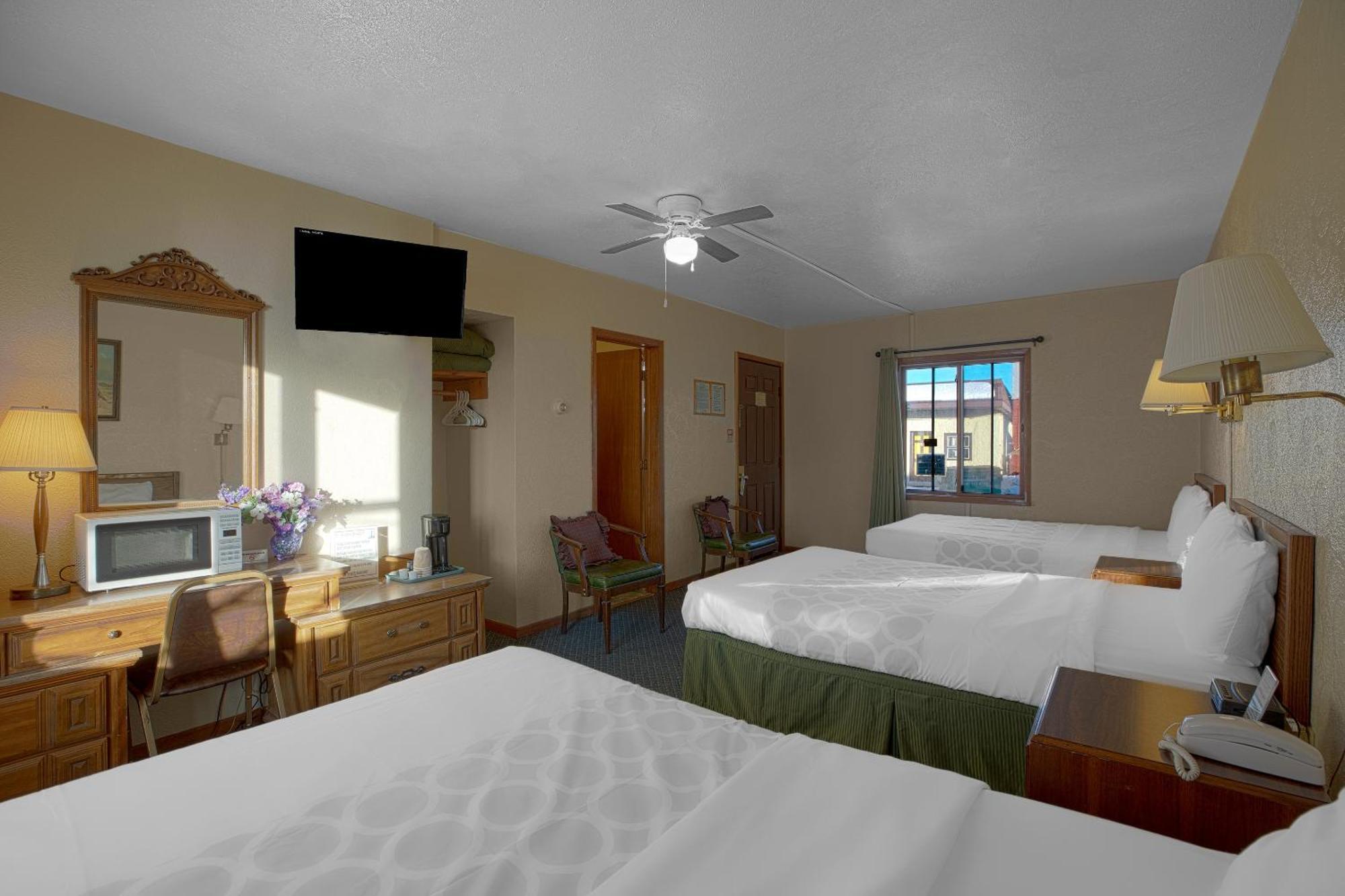 Love Hotels Silver Street By Oyo At Hurley Wi Exterior photo