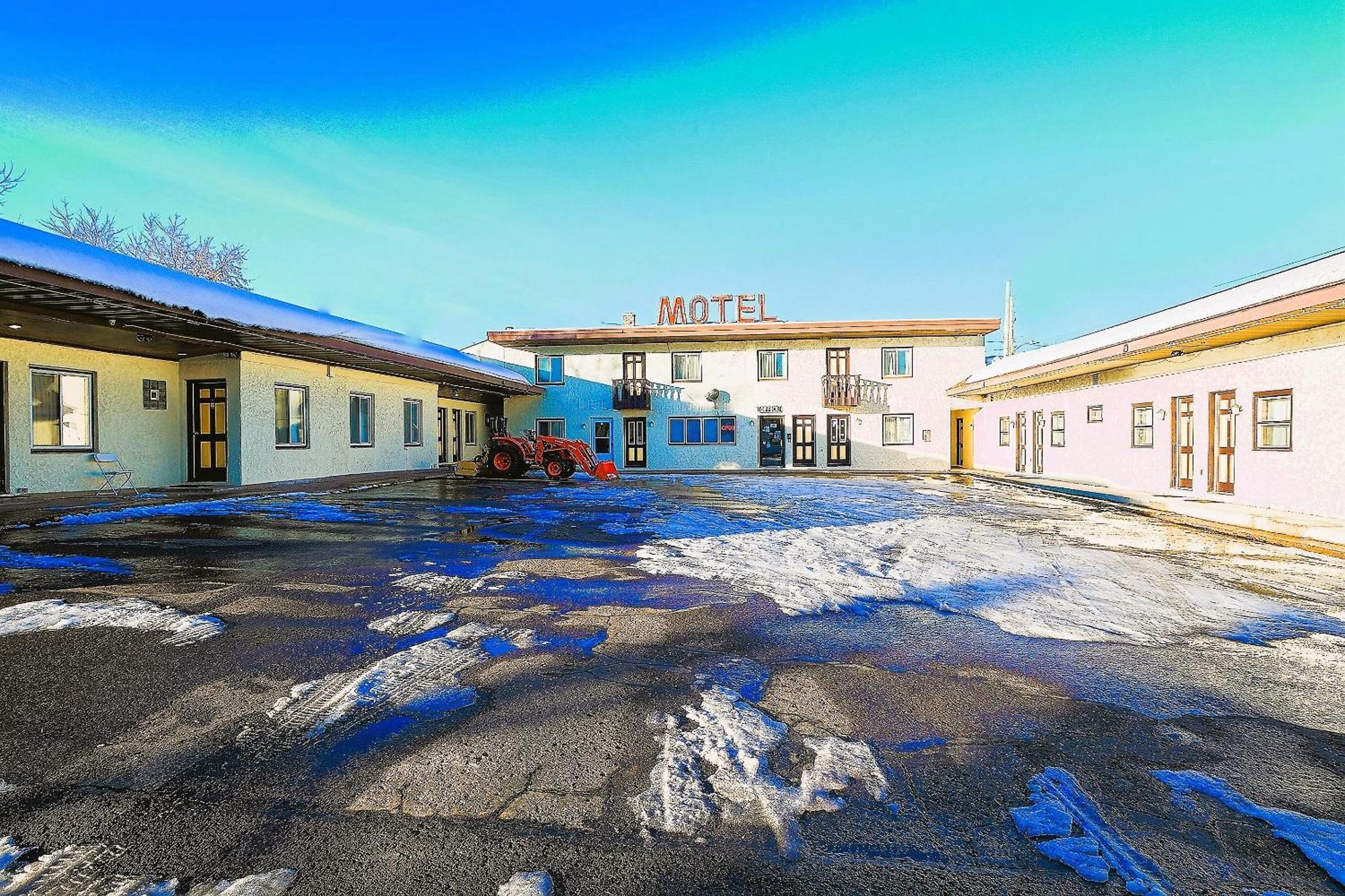 Love Hotels Silver Street By Oyo At Hurley Wi Exterior photo