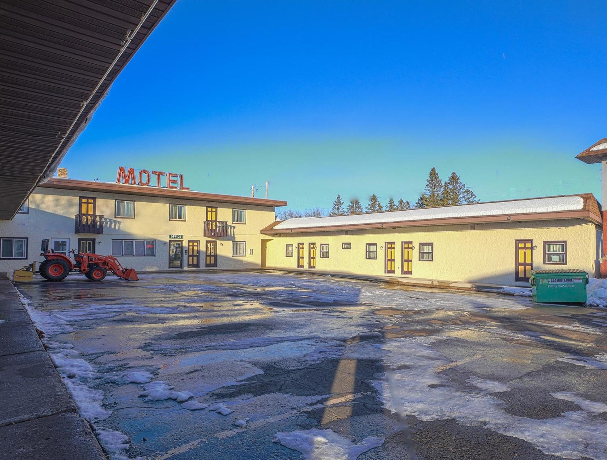 Love Hotels Silver Street By Oyo At Hurley Wi Exterior photo